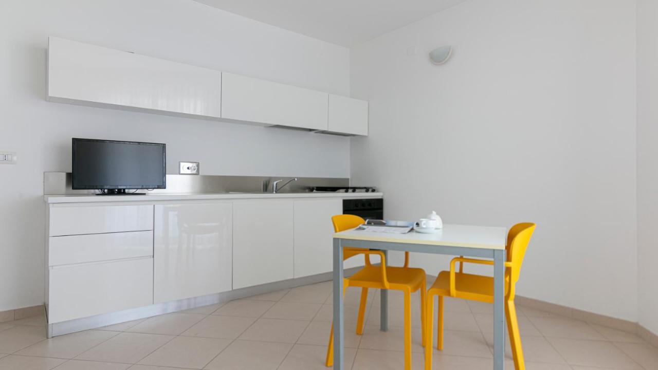 Residenza Excelsior - Bilocali Piano Terra Apartment Marina Di Montenero Bagian luar foto